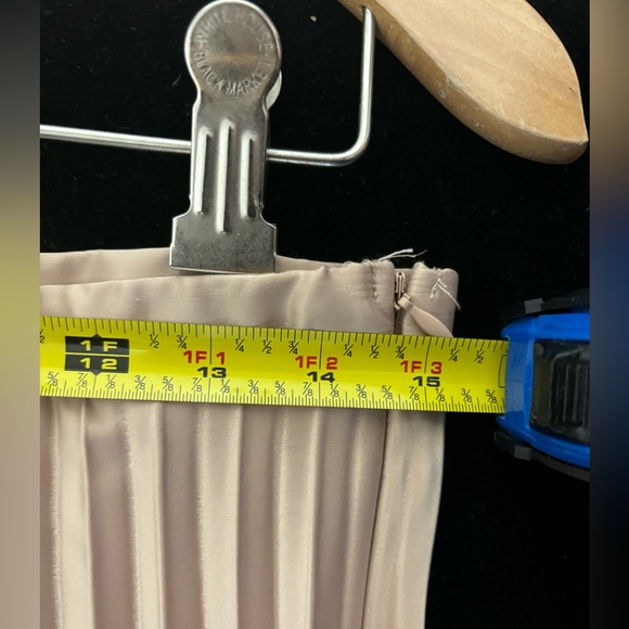 Haute Monde Gold pleated skirt size large NWT’s - Picture 6 of 7